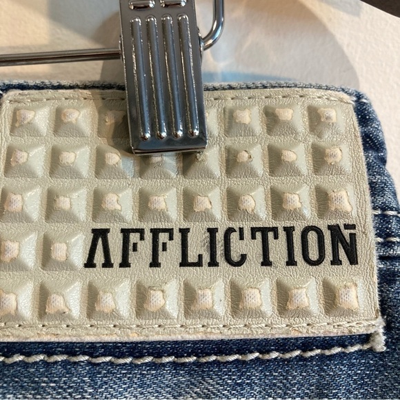 AFFLICTION Sz 33 Cooper Distressed Straight Leg Rubber Logo Patch Jeans - Picture 11 of 16